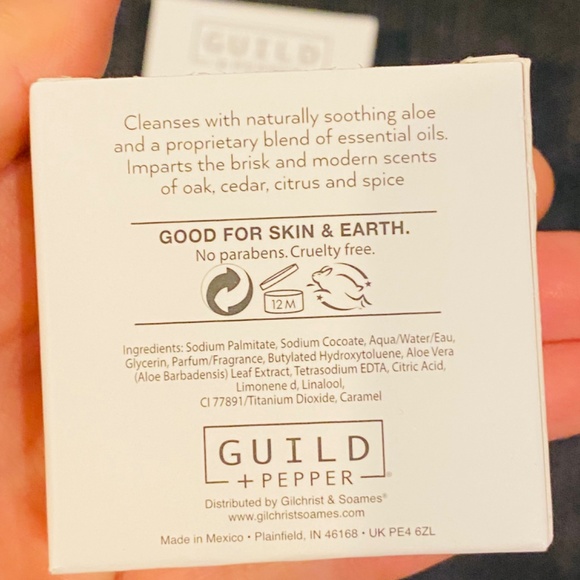 Gilchrist & Soames Guild+Pepper Warm Oat Aloe Bath Bar - Picture 3 of 3